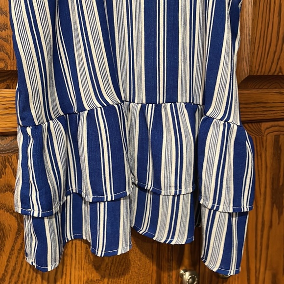 Womans lily, white tank top - Picture 3 of 5